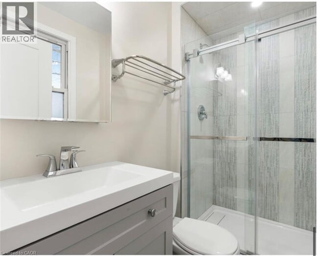 Building Photo - 264 Thayer Ave