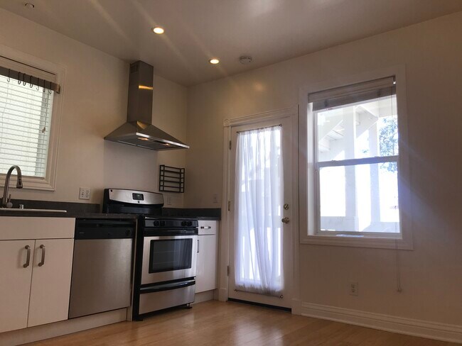 Building Photo - 449 Tehama St