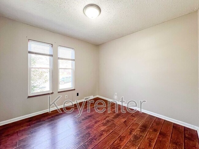 Building Photo - 12204 W Kingsgate Rd