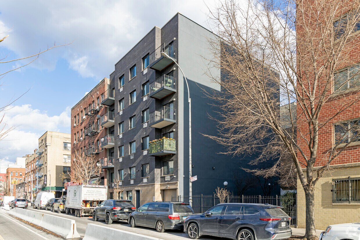 Foto principal - 4656 Park Ave