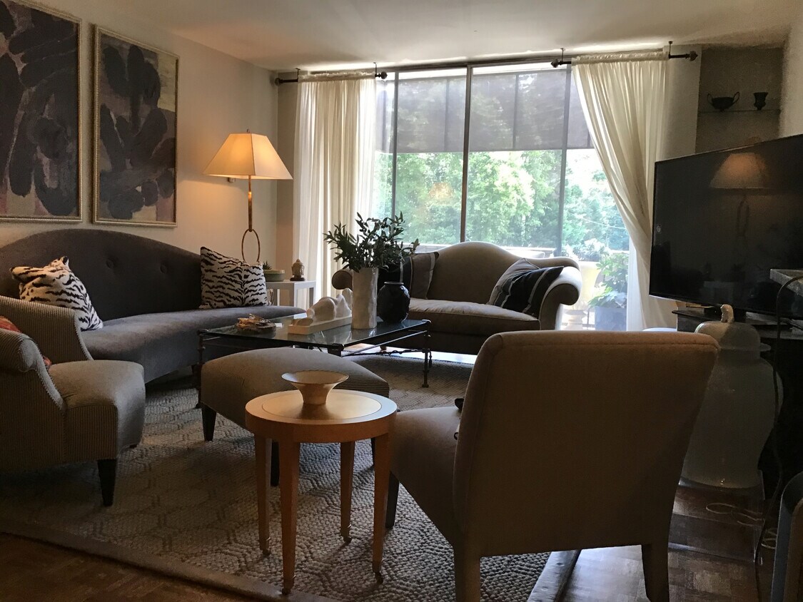 Living Room - 1300 Queens Rd