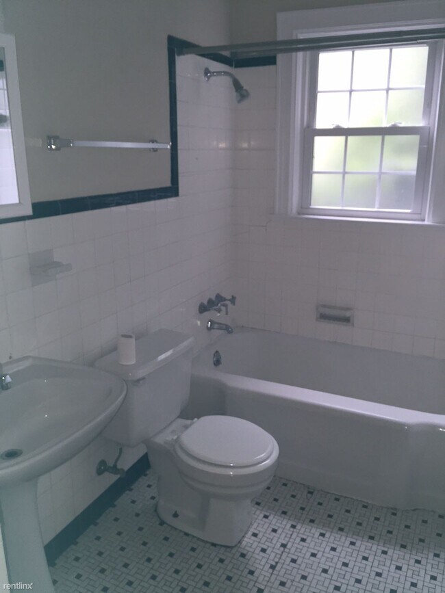 Building Photo - 4 br, 2 bath House - 1700 Walker Ave