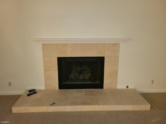Building Photo - 2 br, 2.5 bath Townhome - 20694 Waterford ...