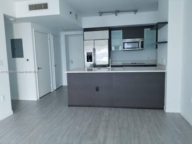Building Photo - 500 Brickell Ave