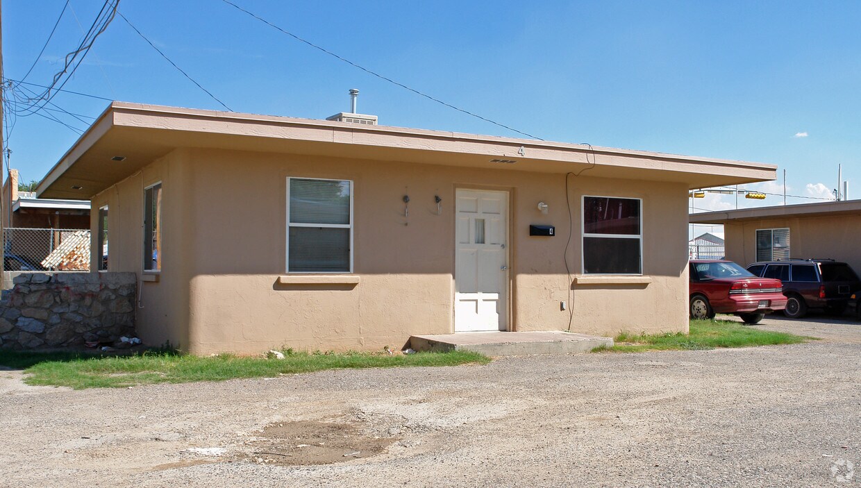 Primary Photo - 7657 Alameda Ave