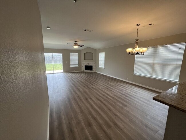 Building Photo - 3004 Elderberry Dr
