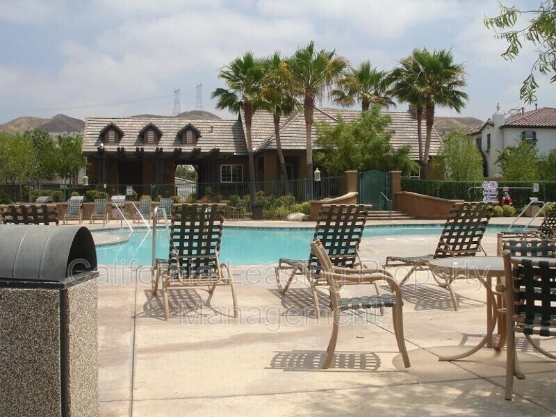 28442 Santa Rosa Ln, Saugus, CA 91355 Townhome Rentals in Saugus CA