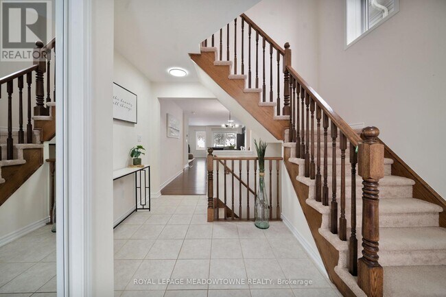 Building Photo - 364 Equestrian Way