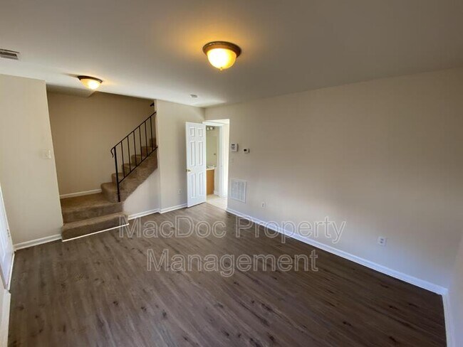 Foto del edificio - 102 Hickok Cir