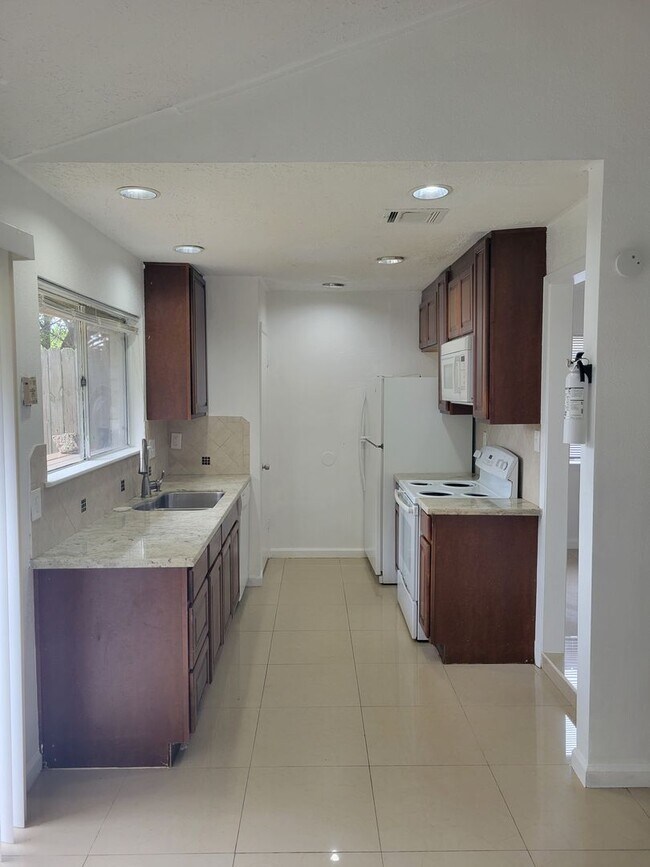 Foto del edificio - 3 bd / 2 bath house