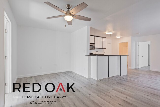 Foto del edificio - ~1 Month FREE~ Beautiful Two Bedroom with ...