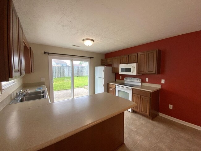 Building Photo - Beautiful 3 bedroom, 2 bath unfurnished home in Neighborhoods of Holly Ridge
