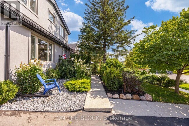Building Photo - 122 Allenby Ave
