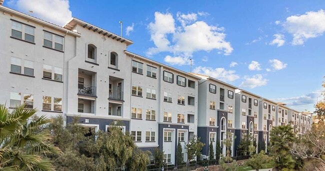 Building Photo - Iconic on Alvarado