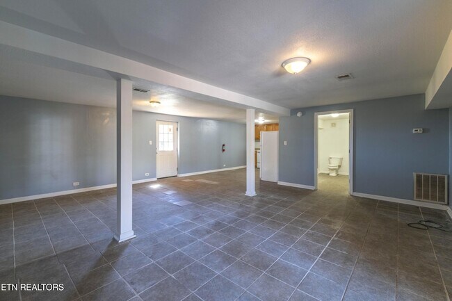 Foto del edificio - 241 Harless Rd