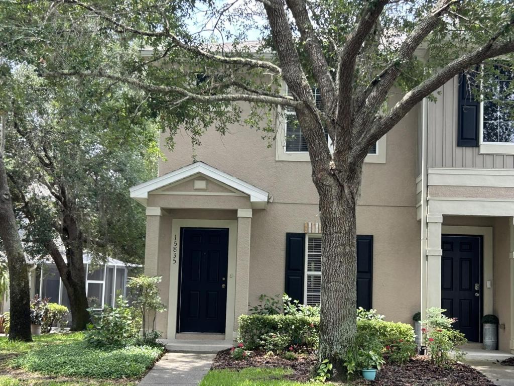 Foto principal - 15835 Fishhawk Falls Dr