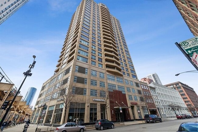 Extra Spacious Corner 1 Bed Condo set in Chicago's Desirable West Loop Neighborhood! Ready 6/1! - Extra Spacious Corner 1 Bed Condo set in Chicago's Desirable West Loop Neighborhood! Ready 6/1!