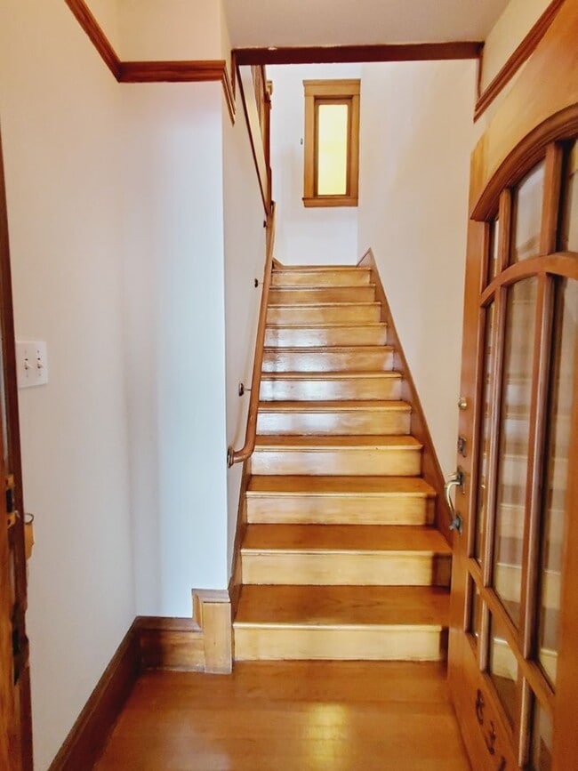 Building Photo - 833-833 24th Ave