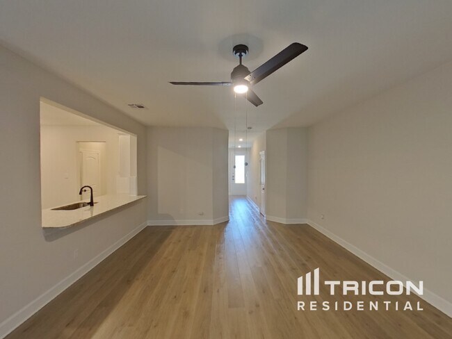 Building Photo - 1221 Bullock Dr