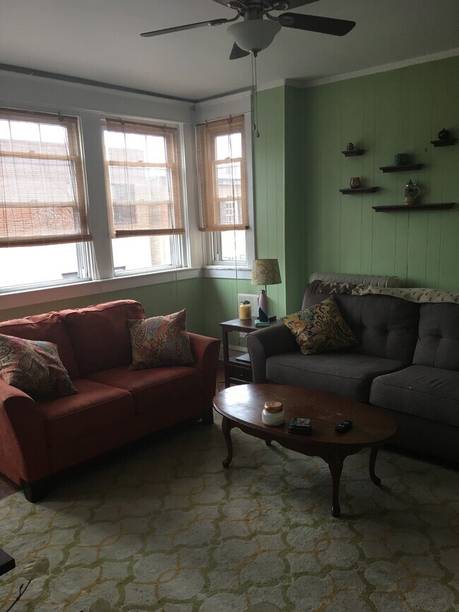 Sala de estar n.° 2 - 300 Catharine St