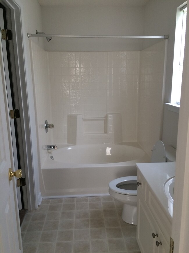Building Photo - 3 Bed, 2 Bath for Rent in The Peninsula at...