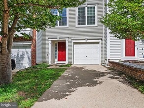 Building Photo - 11527 Bertram St