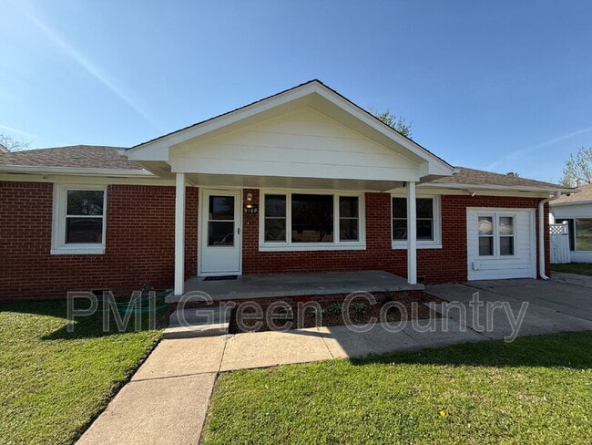 Building Photo - 9108 E Marshall St