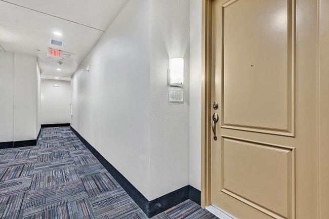 Building Photo - Beautifully Upgraded Park Avenue Condo Ava...