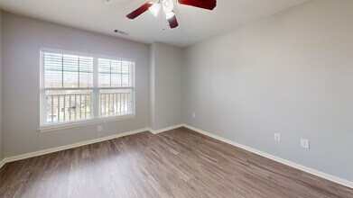 Interior Photo - 14 North