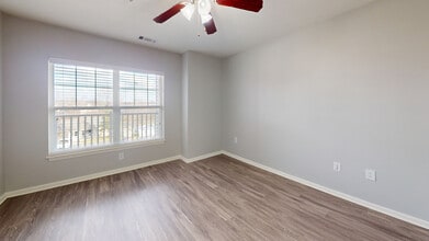 Interior Photo - 14 North