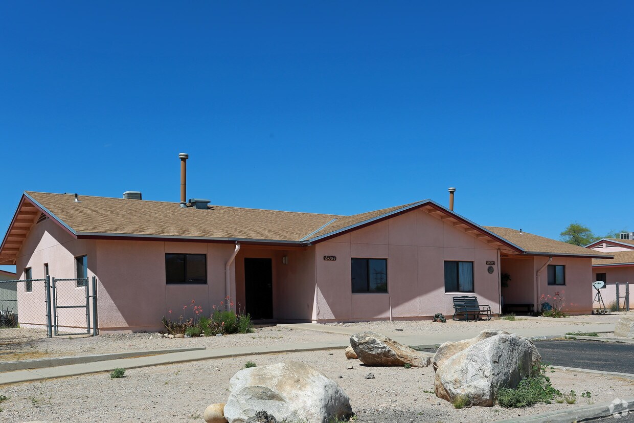 Primary Photo - 5770 S Del Moral Blvd
