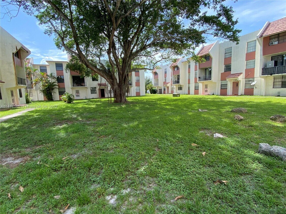 1752 NW 55th Ave Unit 102, Lauderhill, FL 33313 Condo for Rent in Lauderhill, FL