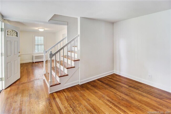 Building Photo - 92 Highlawn Rd