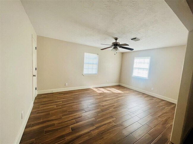 Building Photo - 9034 Laura Koppe Rd