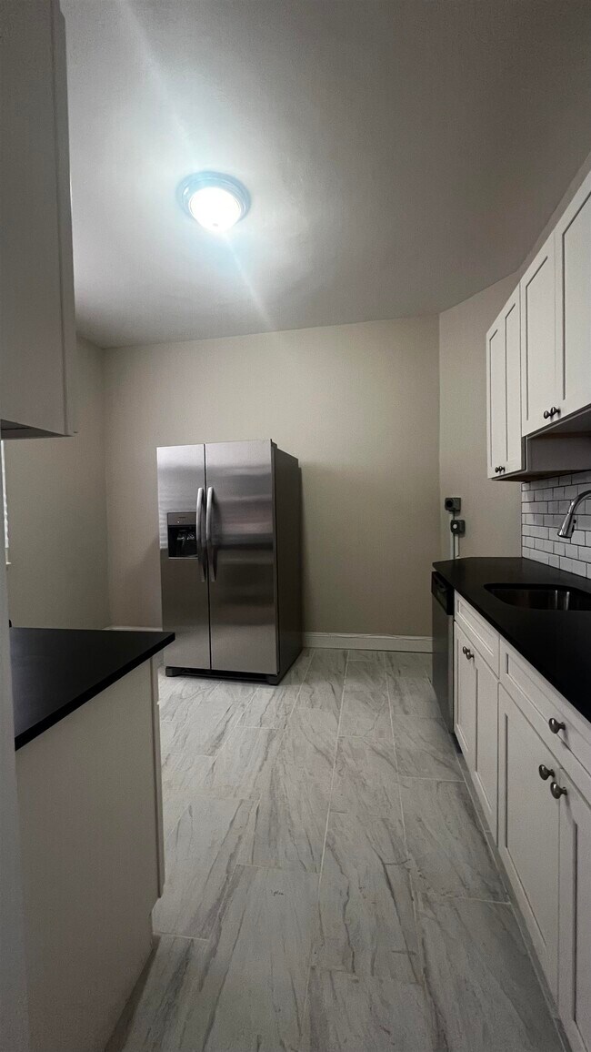 Building Photo - 516 Monastery Pl