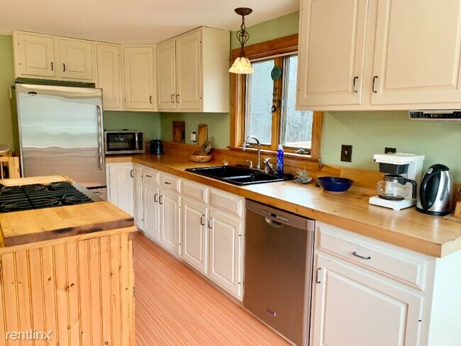 Building Photo - 2 br, 1 bath House - 222 Forest Ave