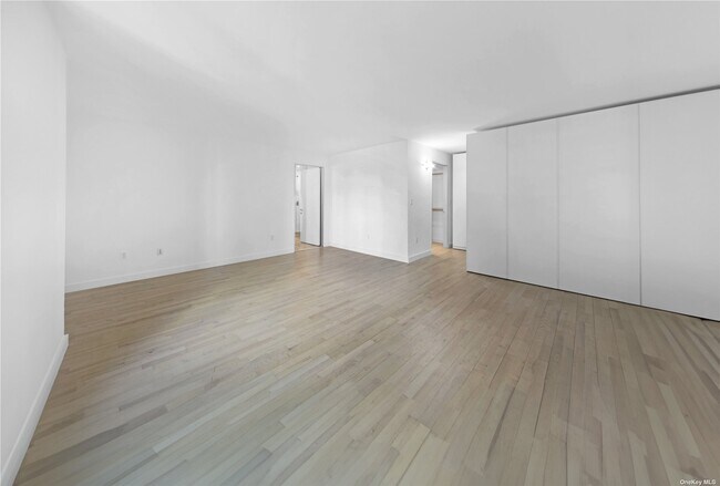 Building Photo - 322 W 57th St