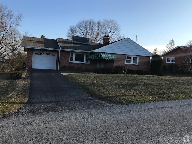 Building Photo - 135 Grandview Dr
