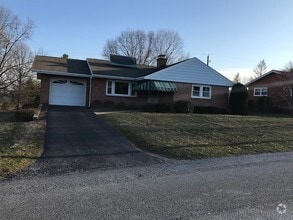 Building Photo - 135 Grandview Dr