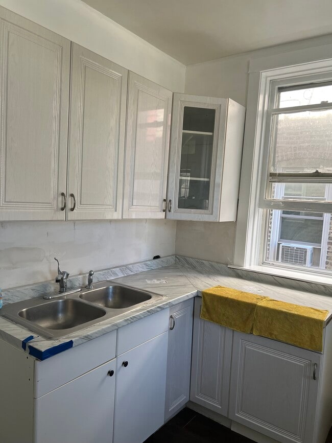 Building Photo - 5311 N Kimball Ave