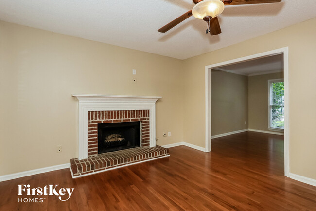 Building Photo - 118 Creekview Ln