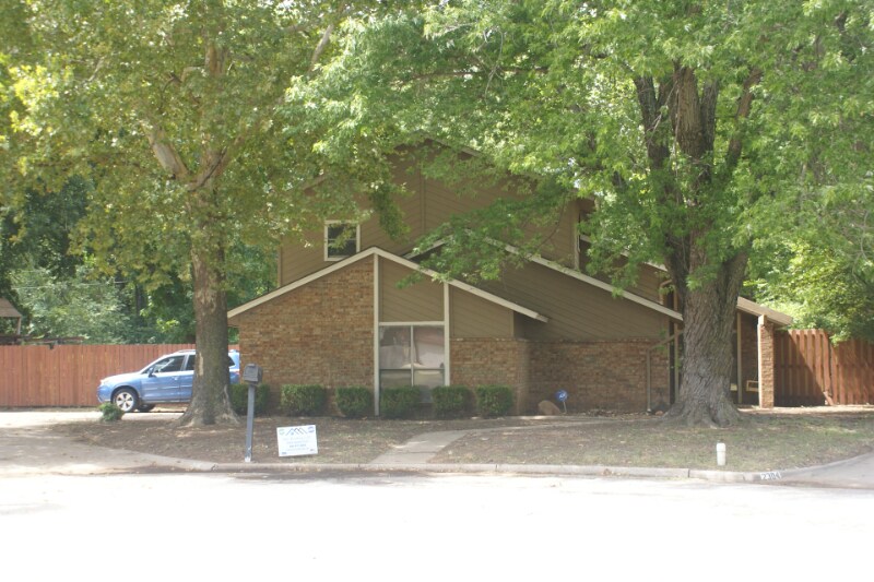 Primary Photo - 2302 NE 9th St
