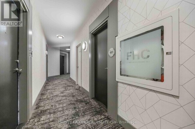 Building Photo - 18 Beverley St