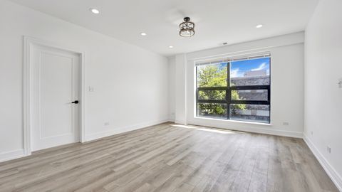 Building Photo - 4350 W Lawrence Ave