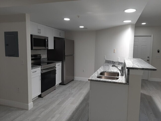 Foto del edificio - 1769 Four Mile Cove Pkwy