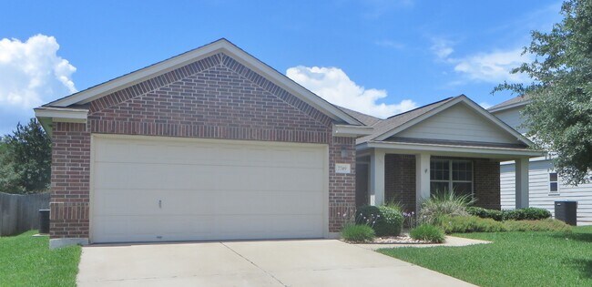 Building Photo - 3 Bedroom 2 Bathroom Villages of Berry Cre...