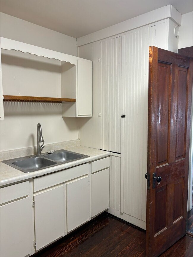 Foto del edificio - 103 Ruxton Ave