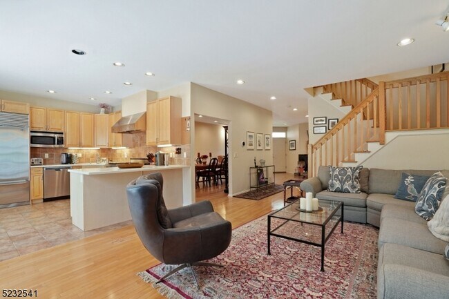 Building Photo - 15 Pebble Beach Dr