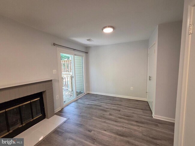 Foto del edificio - 15040 Cherrywood Dr