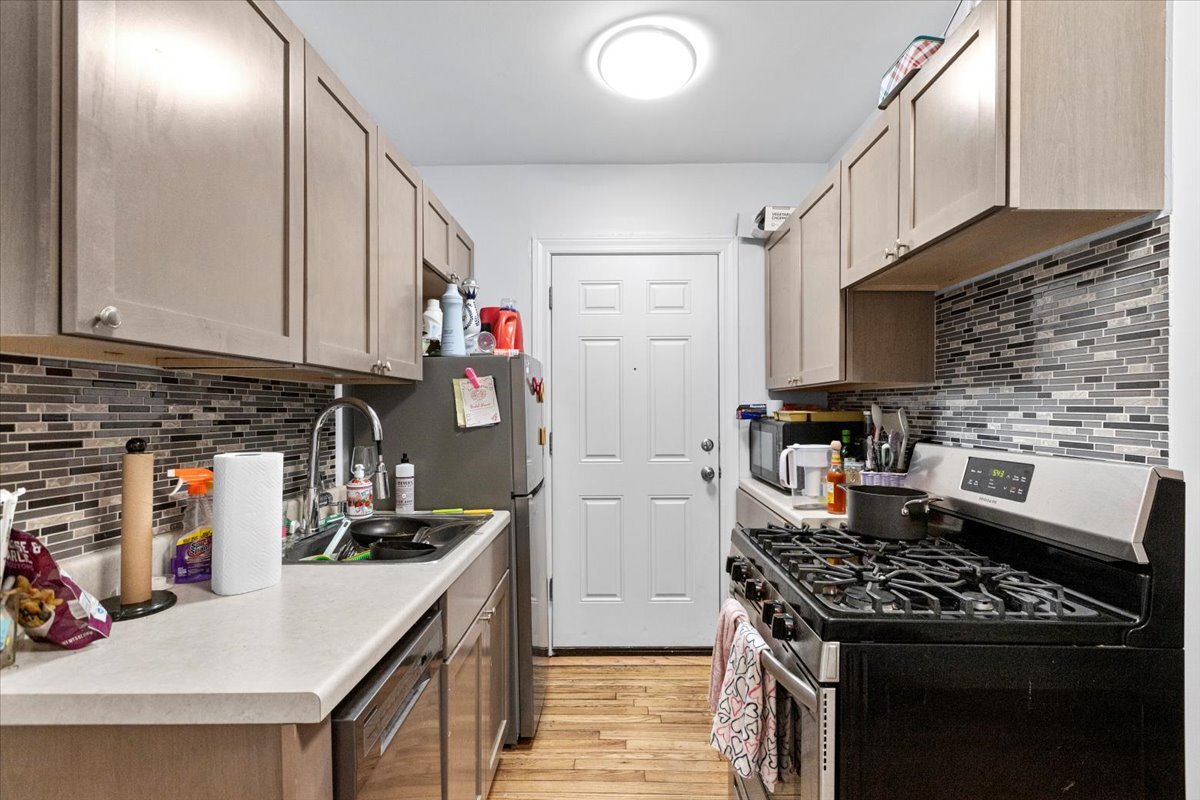 Foto principal - 652 W Oakdale Ave